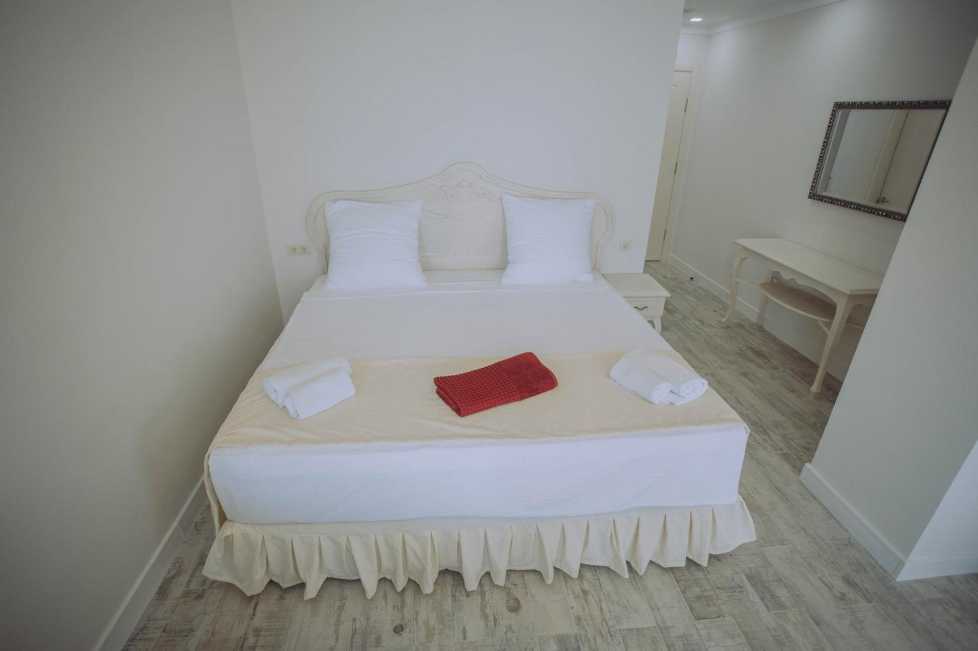 Royal Medis Hotel Батуми Экстерьер фото