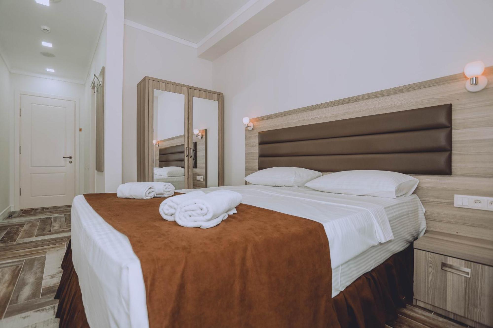 Royal Medis Hotel Батуми Экстерьер фото