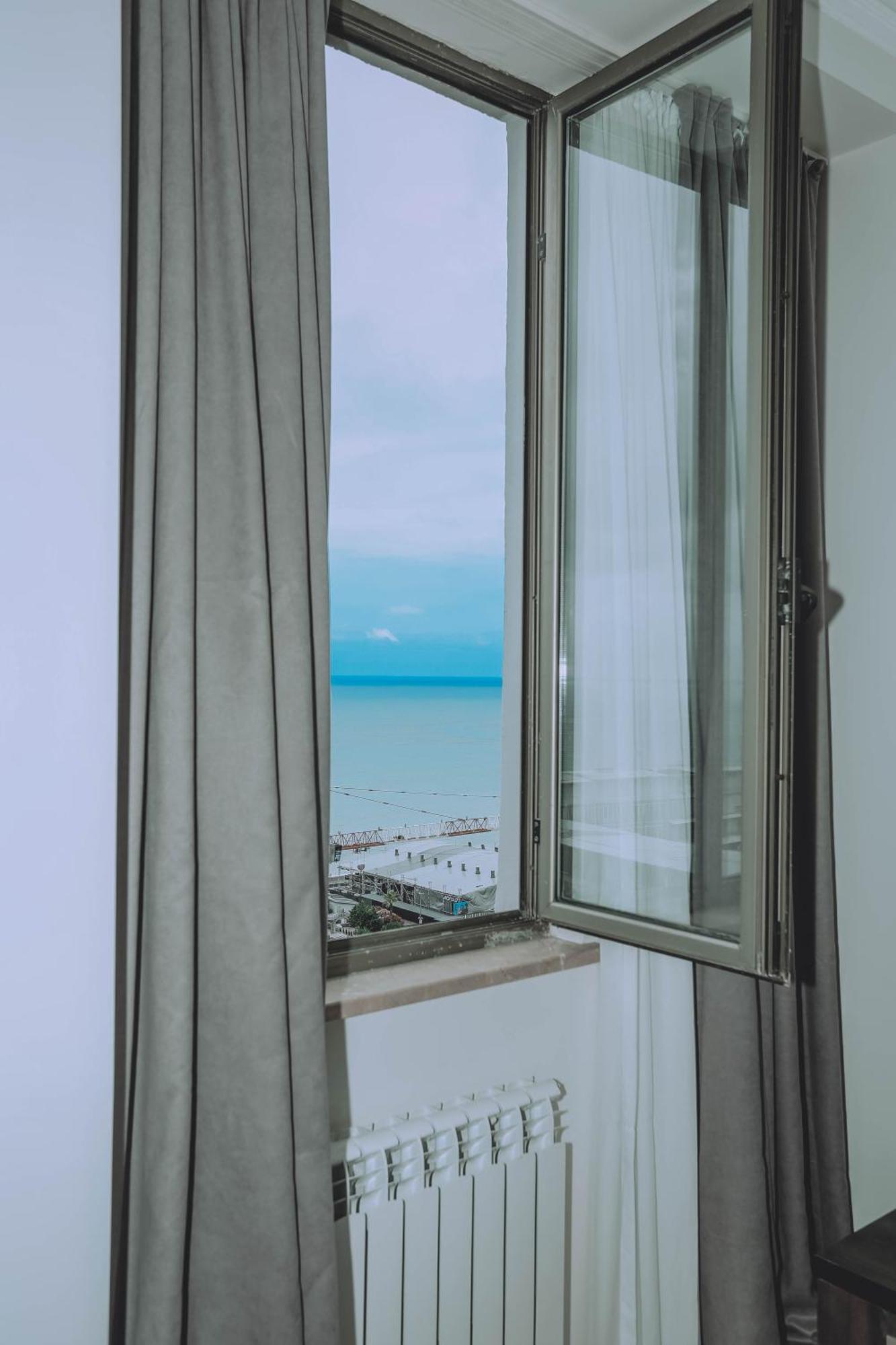 Royal Medis Hotel Батуми Экстерьер фото